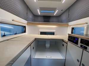 Camper Pickup Multi-Personnes Mini RV Pioneer Slide-On FRP pour le Camping en Nature et les Aventures en Plein Air - Product Image 6