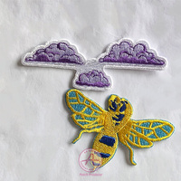 Écusson de broderie en tissu personnalisé avec crochet et boucle thermocollants cousus Bordure de support découpée à chaud