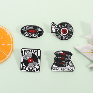 Pin Esmaltado de Vinilo con Diseño Retro de Disco de Rock, Broche Temático con Diseños de Músicos de Rock and Roll para Amantes de la Música, Accesorios - Product Image 1