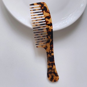 Ins <span class=keywords><strong>brosse</strong></span> à cheveux démêlante multicolore à dents larges en acétate de marbre peigne de coiffure à long manche peigne à cheveux antistatique cadeau pour <span class=keywords><strong>elle</strong></span> - Product Image 6