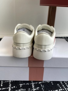 Zapatillas Deportivas Blancas de Cuero para Mujer con Detalle de Franja Color Bronceado y Tachuelas, Zapatos Casuales de Caña Baja - Product Image 6