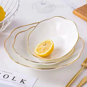 <span class=keywords><strong>Bone</strong></span> China Home Hotel Table Setting Ceramics Plato de cena de forma diferente Plato de encaje dorado Plato de comida occidental - Product Image 5