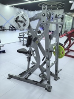 Máquina de remo iso-lateral de fuerza comercial ROSEN Source Factory para entrenamiento de espalda con carga de placas