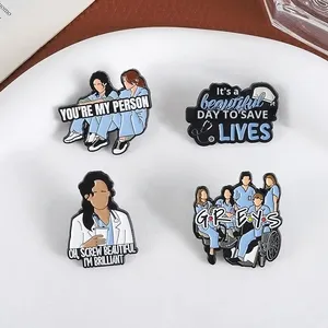 Spilla Medica Cartoon in Lega Elettroplaccata Versatile per il Commercio Transfrontaliero, Merchandising della <span class=keywords><strong>Serie</strong></span> <span class=keywords><strong>TV</strong></span> Grey's Anatomy - Product Image 4