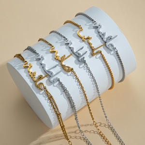 Collana con Ciondolo Personalizzato in Acciaio Inossidabile Placcato Oro 18k con Nome Arabo, Charm con Lettera Scritta a Mano - Product Image 2