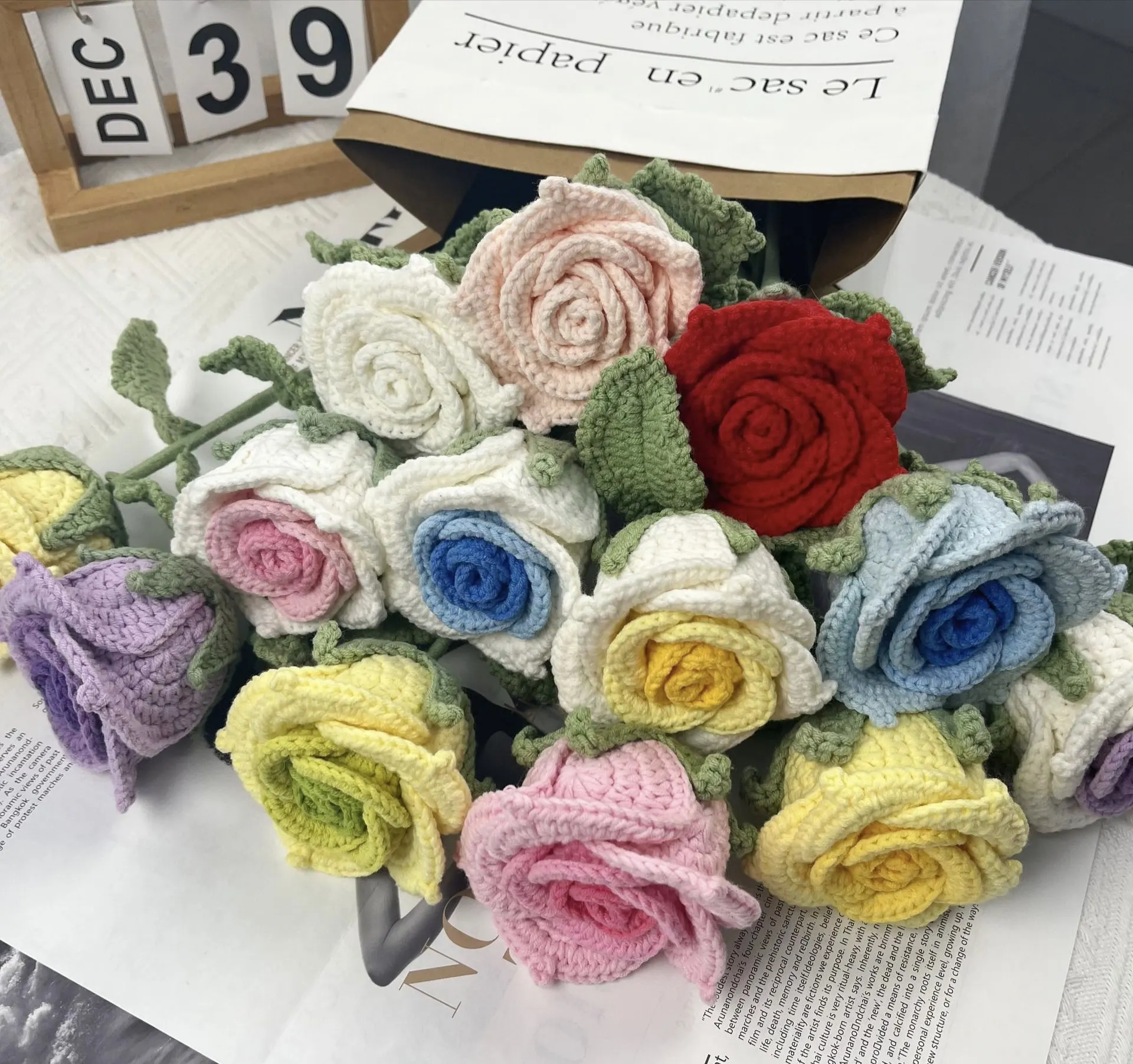 Kleine Taimei gestrickte künstliche Blumen Wolle handgewebterstrauß Geburtstagsgeschenk Rose Häkeln aus Seide