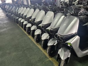 Moto électrique haute performance 1500W 2000W pour la ville et la route, scooter électrique à deux roues universel pour hommes et femmes - Product Image 6