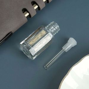Botellas de Vidrio Octagonales Vacías de 3 ml, 6 ml y 12 ml para Perfume Árabe Attar Oud, Tapa de Plástico, Superficie Estampada en Caliente, Logotipo Personalizado, Transparente/Negro/Blanco - Product Image 4