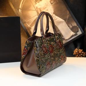 Nouvelle Collection 2026 : Sac à Main de Luxe pour Femme d'Âge Mûr, Pochette Designer Rétro Brodé avec Fermeture Éclair en Nylon Grande Capacité - Product Image 4