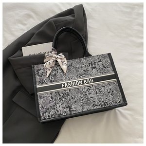 Borsa a Mano Casual in Tela per Donna con Cerniera e Tracolla Regolabile, Logo Personalizzato, Vendita Calda - Product Image 5