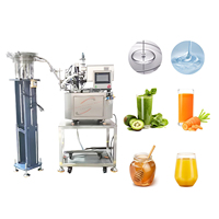 Machine de remplissage et de bouchage de sachets souples à bec verseur pour liquides, jus et sauces, avec tête simple et aspiration intégrée, pour usage sur table