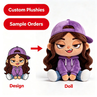 Peluche personnalisée humanoïde fille aux cheveux roux, avec écharpe et manteau trench, figurine mascotte OEM, poupée en peluche d'usine ODM