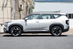 Kia EV5 Edición Land 2025 Plateado - SUV Eléctrico Premium Más Vendido con 530 km de Autonomía y Diseño - Product Image 3