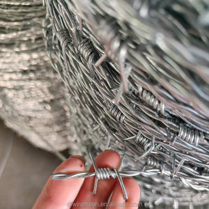 ผู้จัดจำหน่ายลวดหนามขนาด 14x14 สำหรับตลาดโลก ลวดเหล็กชุบสังกะสีความแข็งแรงสูงสำหรับใช้ในฟาร์มและปศุสัตว์ - Product Image 6