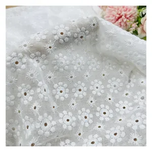 女性のドレスのための白い刺繍アイレット刺繍織り綿100% 生地