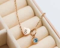 Collier avec pendentif en forme de petit cœur, lettre gravée avec un charme pierre de naissance, à offrir à une petite fille, cadeau personnalisé, bijoux