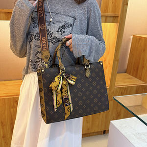 Sac fourre-tout zippé grande capacité pour femme, style rétro décontracté, tendance et pratique, portable, nouvelle collection 2025 - Product Image 4