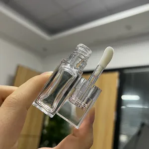 Volltransparente durchsichtige leere 5,5 ml Lipgloss-Flasche runde PET-Kunststoff-Lipgloss-Röhre großer Stock Lipgloss-Röhre-Verpackung