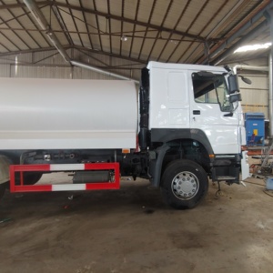 Semi-remorque citerne à carburant robuste, stockage d'eau 15001-30000L Fengniao 6X4 - Product Image 2