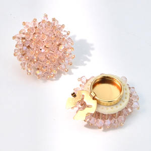 กระดุมเสื้อโลหะสีทอง ฝาครอบกระดุมคริสตัลสวา<span class=keywords><strong>รอ</strong></span><span class=keywords><strong>ฟ</strong></span><span class=keywords><strong>ส</strong></span><span class=keywords><strong>กี้</strong></span> ชุดกระดุมข้อมือและคลิปหนีบเนคไท งานฝีมือประดับคริสตัล ชุดเข็มกลัดและกระดุมข้อมือคริสตัล - Product Image 2