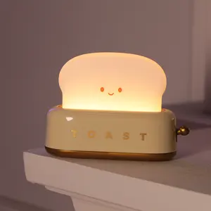 Cute Night Light Toast Bread LED Night lamp, portátil Bedside Bed lâmpada Presentes de Aniversário Idéias para Adolescente Adolescente Adolescente Gi