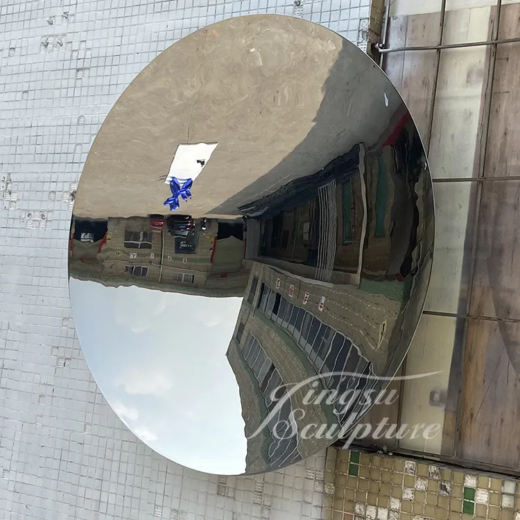 Decorazione interna dell'hotel di dimensioni personalizzate design rotondo galvanico specchio colorato parete in fibra di vetro statua