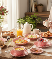 Service de table en céramique rose corail à motifs floraux, assiettes et bols faits à la main pour les repas quotidiens et la présentation des desserts