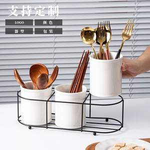 ที่ใส่ช้อนส้อมเซรามิก Df1605 พร้อมชั้นวางเหล็ก สีขาว แก้ว 500 มล. และแท่นเก็บของสำหรับชุดภาชนะบนโต๊ะอาหาร - Product Image 3