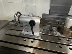 Centro de Mecanizado CNC de Acero Inoxidable de Alta Precisión y Eficiencia, Modelo XH717D, Vertical, Automático, para Fabricación de Metales, con Control Avanzado - Product Image 4