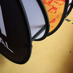 Support d'affichage publicitaire extérieur pliable A-Board, cloison de terrain de basketball, séparateur de badminton, drapeaux et bannières promotionnels - Product Image 5