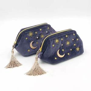 Bolsa de Maquillaje de Terciopelo Bordada, Estilo Vintage, Capacidad Media, con Cierre, Suave, para Regalo, con Asa para Colgar - Product Image 1