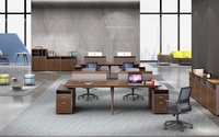 Bureau de travail modulaire extensible pour 4 personnes, style ouvert moderne, avec écran de séparation, poste de travail collaboratif pour équipe