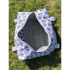 Sac de voyage matelassé en coton fait main, léger, intérieur spacieux, design durable, imprimé élégant, parfait pour les voyages et la salle de sport - Product Image 2