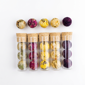 Té Floreciente Artesanal de Yunnan Dali en Tubo de Vidrio, Set de Regalo con 3 Bolas de Flores Naturales de Jazmín, Rosa y Crisantemo Liofilizadas - Product Image 1