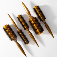 Brosse à cheveux ronde écologique avec manche en bois et corps métallique, résistante à la chaleur, en poils de sanglier naturels et nylon hybride