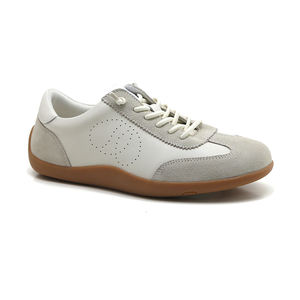 Chickita Bestseller <span class=keywords><strong>Sneakers</strong></span> da <span class=keywords><strong>Donna</strong></span> in Pelle di Vacchetta con Punta Affusolata Colore <span class=keywords><strong>Beige</strong></span> Motivo Patchwork Chiusura con Fascia Elastica Traforata - Product Image 1