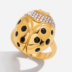 Anillo de mariquita chapado en oro con puntos negros y circonitas blancas engastadas para mujer, regalo de joyería - Product Image 1