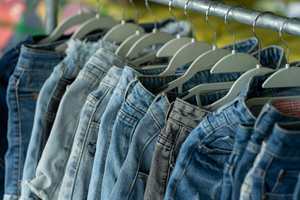 SH05 Abbigliamento Usato Misto all'Ingrosso, Vestiti Estivi da <span class=keywords><strong>Donna</strong></span> di Seconda Mano, T-Shirt, Gonne <span class=keywords><strong>in</strong></span> Denim, Pantaloni, <span class=keywords><strong>Jeans</strong></span> di Alta Qualità e alla Moda - Product Image 3