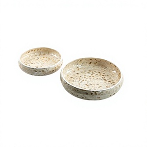 Ensemble de 2 bols à dessert de tailles différentes, faits à la main, de forme ronde, pour servir des chocolats, à prix abordable - Product Image 1