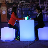 Table carrée lumineuse LED minimaliste moderne à usage commercial, ensemble de cubes, vente directe, best-seller