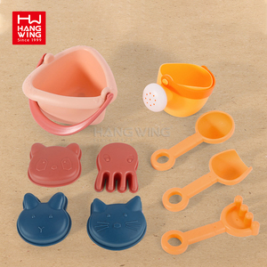 Kit per Costruire Castelli <span class=keywords><strong>di</strong></span> <span class=keywords><strong>Sabbia</strong></span> HW, Giocattolo da Spiaggia e Outdoor in Plastica Morbida con Secchiello, Annaffiatoio e Stampi per Bambini - Product Image 4