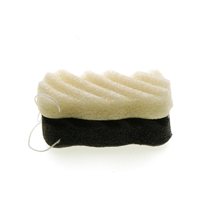 Grande éponge konjac naturelle au charbon de bois japonais pour le visage - Product Image 1