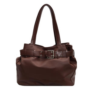 Nouveau sac fourre-tout élégant et spacieux, sac à bandoulière pour femme avec boucle, sac sous le bras, sac à main pour femme de niche et haut de gamme. - Product Image 5