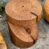 Table basse moderne en bois massif avec base décorative