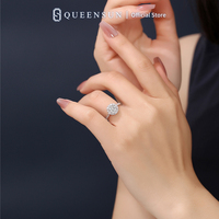 Élégante bague de fiançailles en or 18 carats avec halo de diamants de laboratoire, style micro-solitaire, classique et luxueuse, pour mariée, mariage ou soirée.