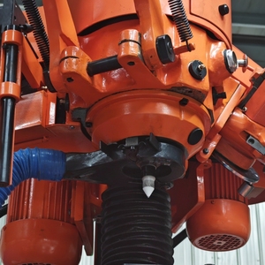 เครื่องเจียรรูตรงกลางที่มีความแม่นยำสูงสำหรับชิ้นงานที่มีส่วนประกอบหลักของ PLC และมอเตอร์ - Product Image 5