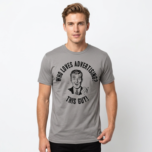 Camiseta de Hombre Negra Personalizada con Logotipo Serigrafiado en la Parte Delantera, Manga Corta, Cuello Redondo, 100% Algodón, Corte Regular, Transpirable, 180g, Informal - Product Image 1