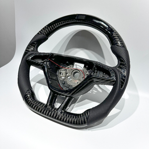 Volante Sportivo in Pelle Perforata in Fibra di Carbonio Nera con LED Personalizzabile in Fabbrica, Adatto per Skoda Octavia RS - Product Image 4