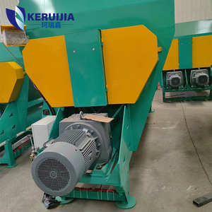 Mélangeur horizontal TMR monté sur tracteur pour le broyage et le mélange d'aliments pour bovins et ovins - Product Image 1