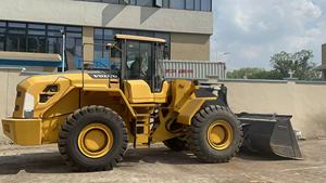 Cargadora de Ruedas Volvo L105H con Retroexcavadora Delantera y Trasera, Motor Cummins de 9 Toneladas, Bomba Hidráulica MOOG, Equipo de Construcción de Uso Pesado - Product Image 2